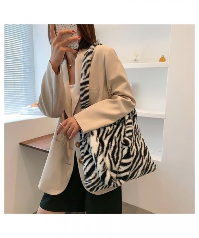 Women's Printed One-Shoulder Handbag Winter Plush Messenger Shopping Bag (Color : D) C $27.37 Shoulder Bags